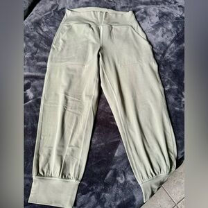 Lululemon Cropped Align Joggers ARMY GREEN